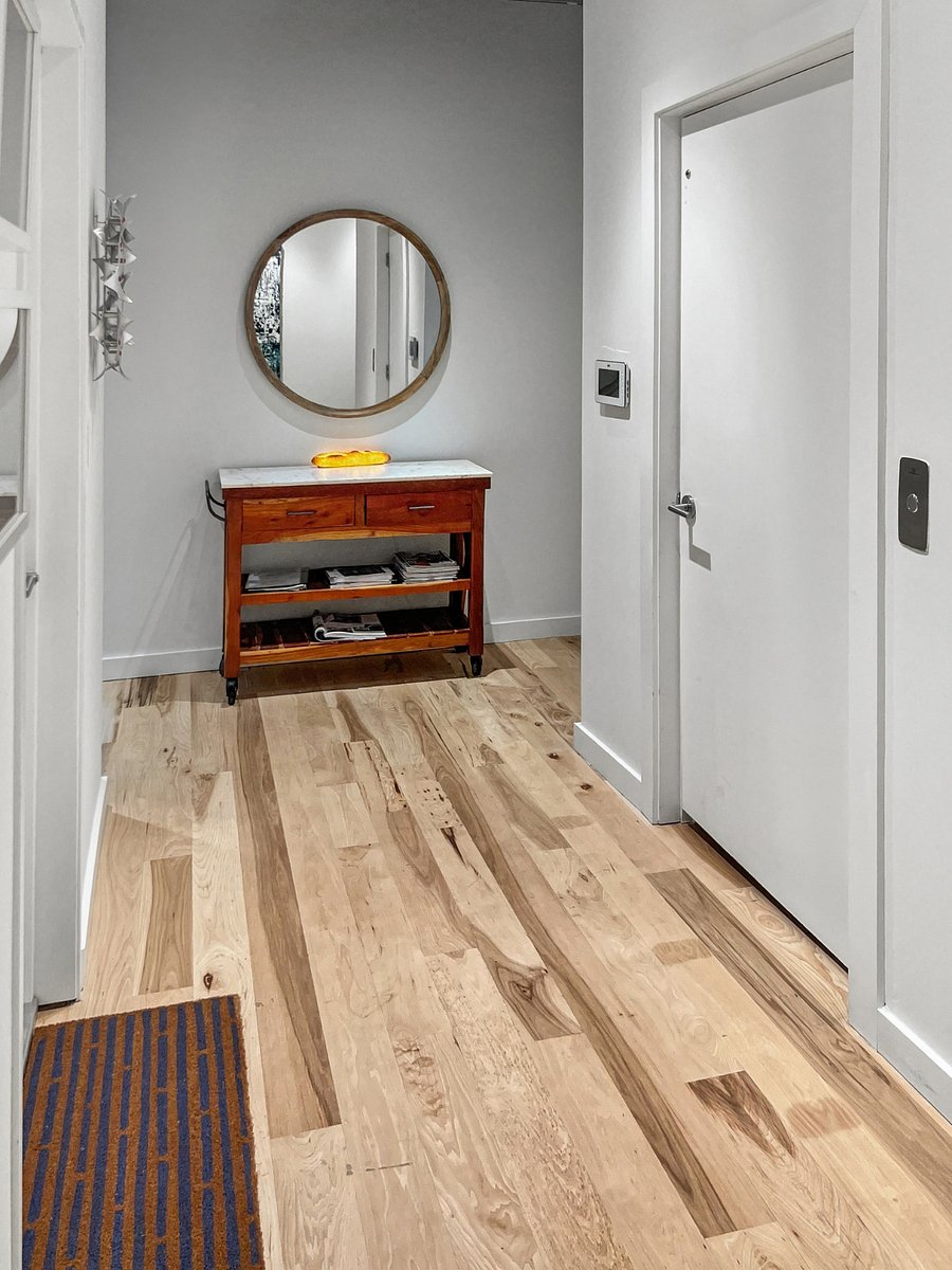 Entrance hallway. Front door adjacent to elevator.