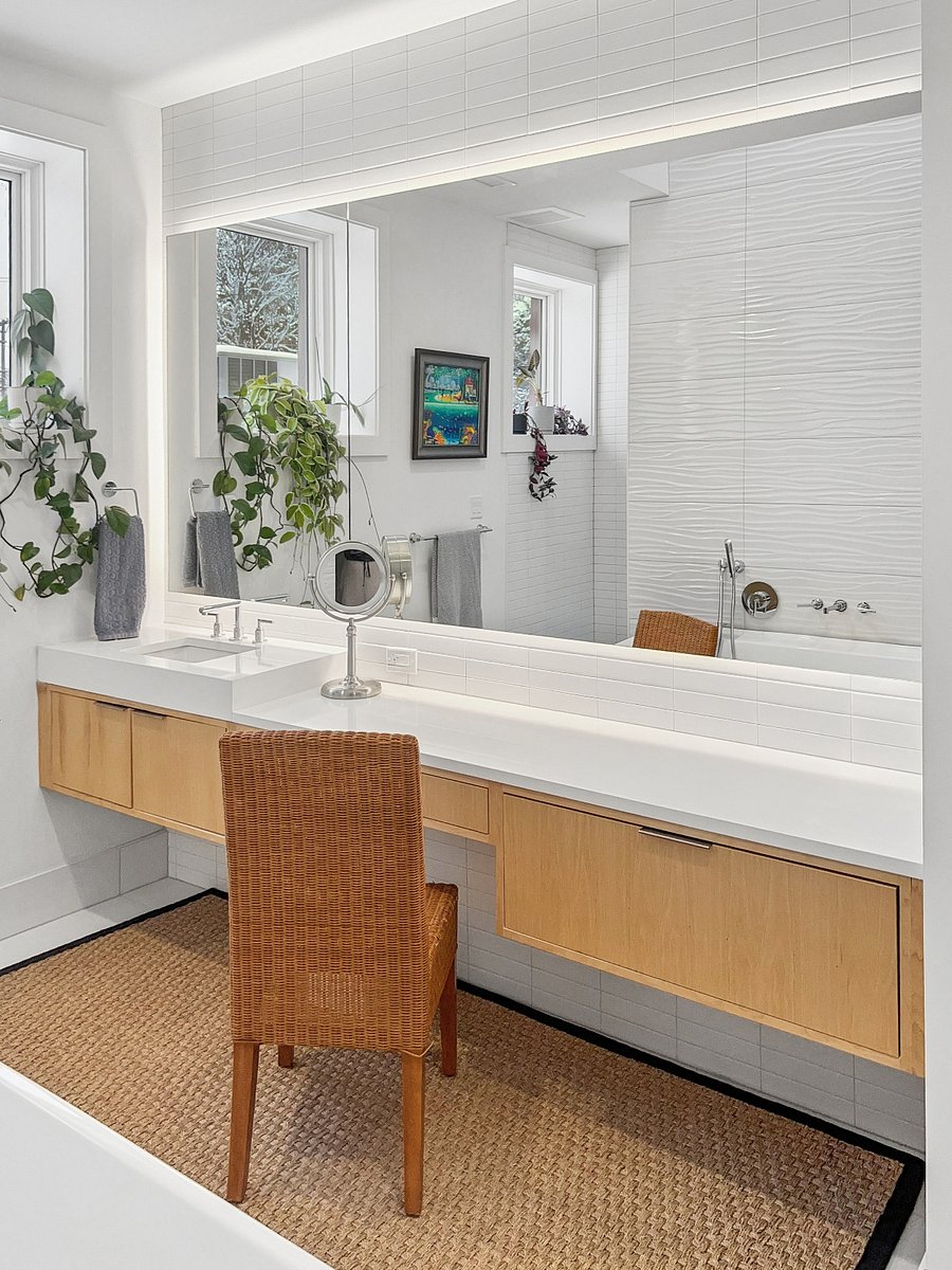 Bathroom vanity
