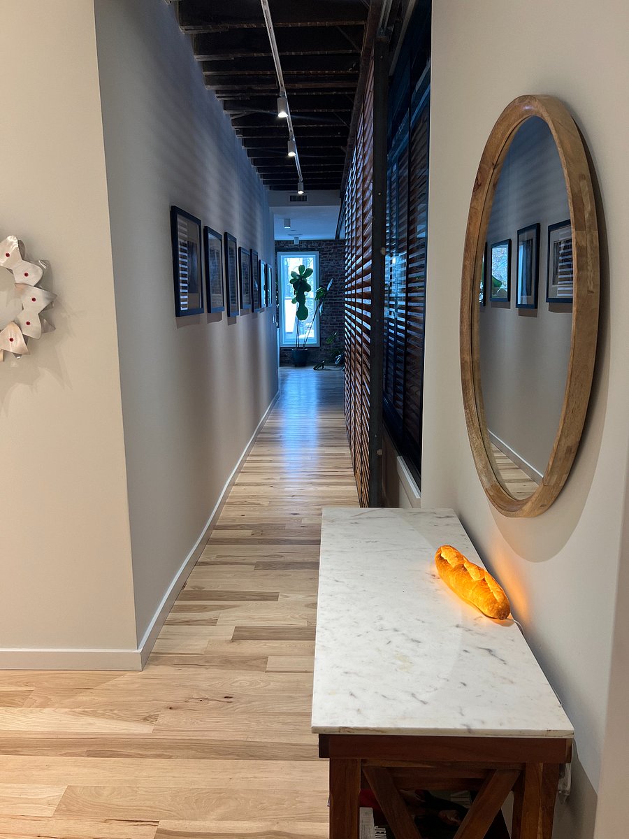 Hallway from entrance leading to dining and kitchen.