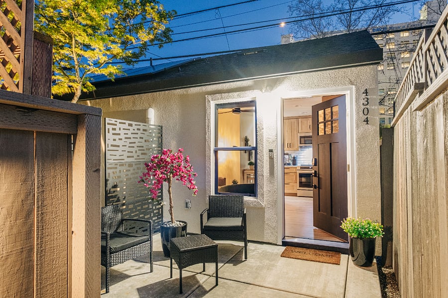 Private front courtyard