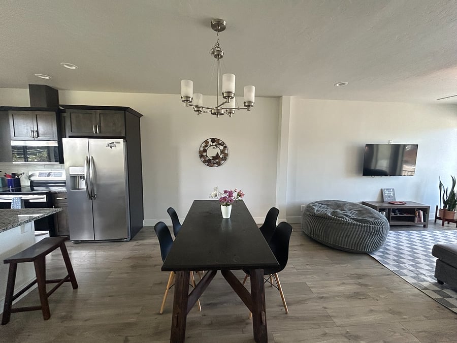 Kitchen/Common Area
