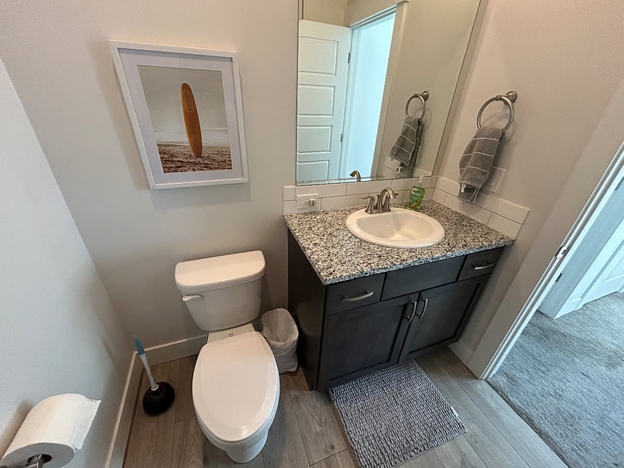 Upstairs restroom/shower