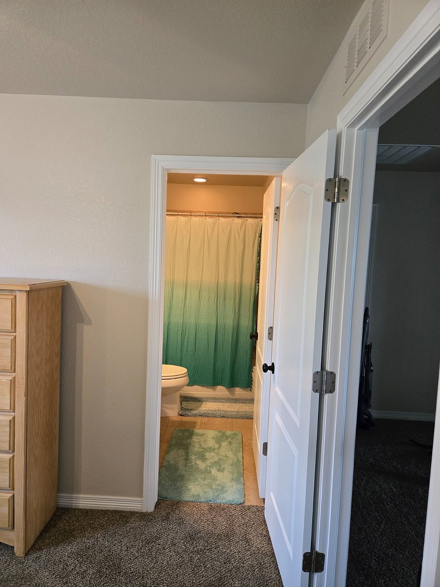 Private Bath in 2nd Floor Bedroom