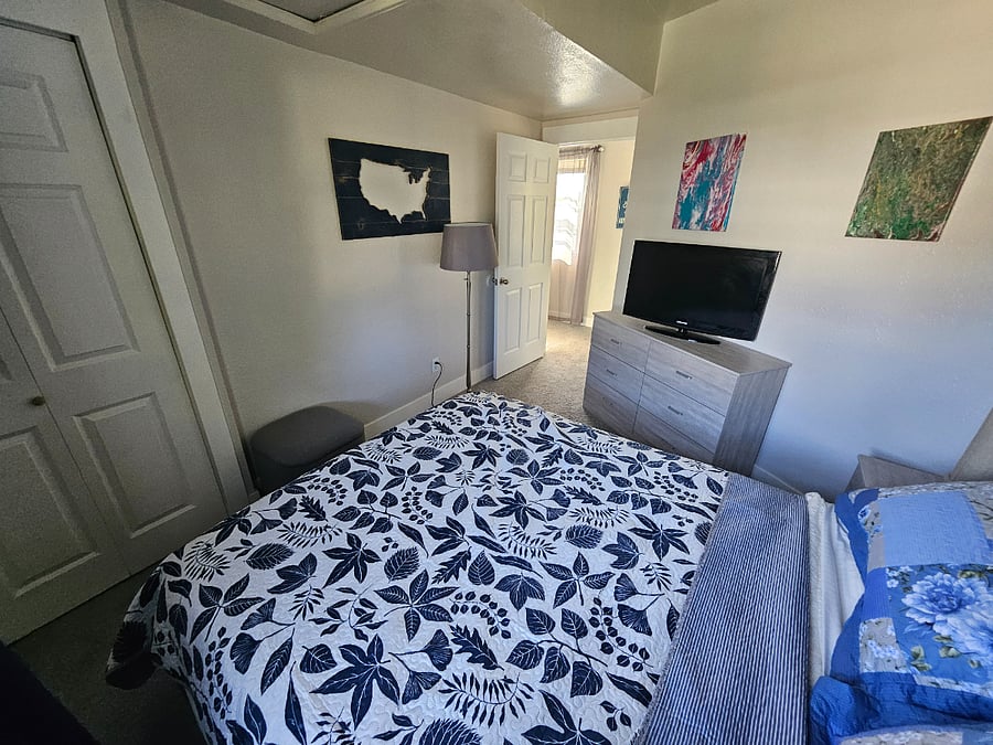 Bedroom 2 (Upstairs)