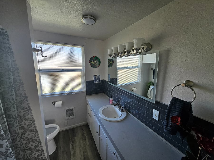Bathroom 2 (Upstairs)