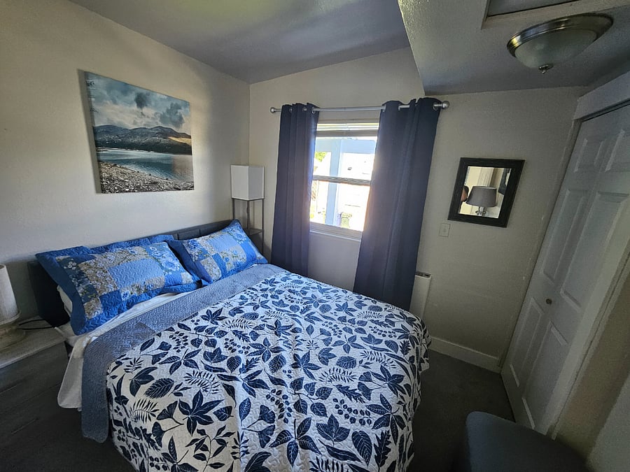 Bedroom 2 (Upstairs)