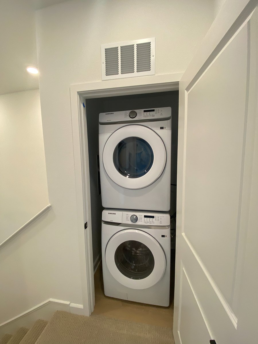 Full-Size Brand-New washer/dryer