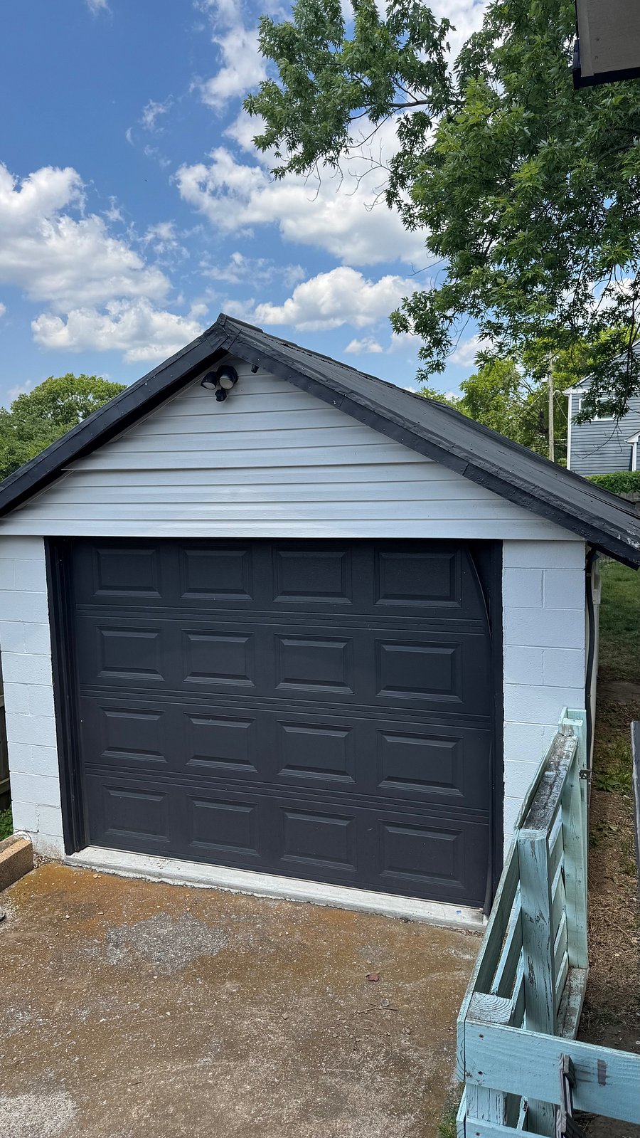 Detached garage