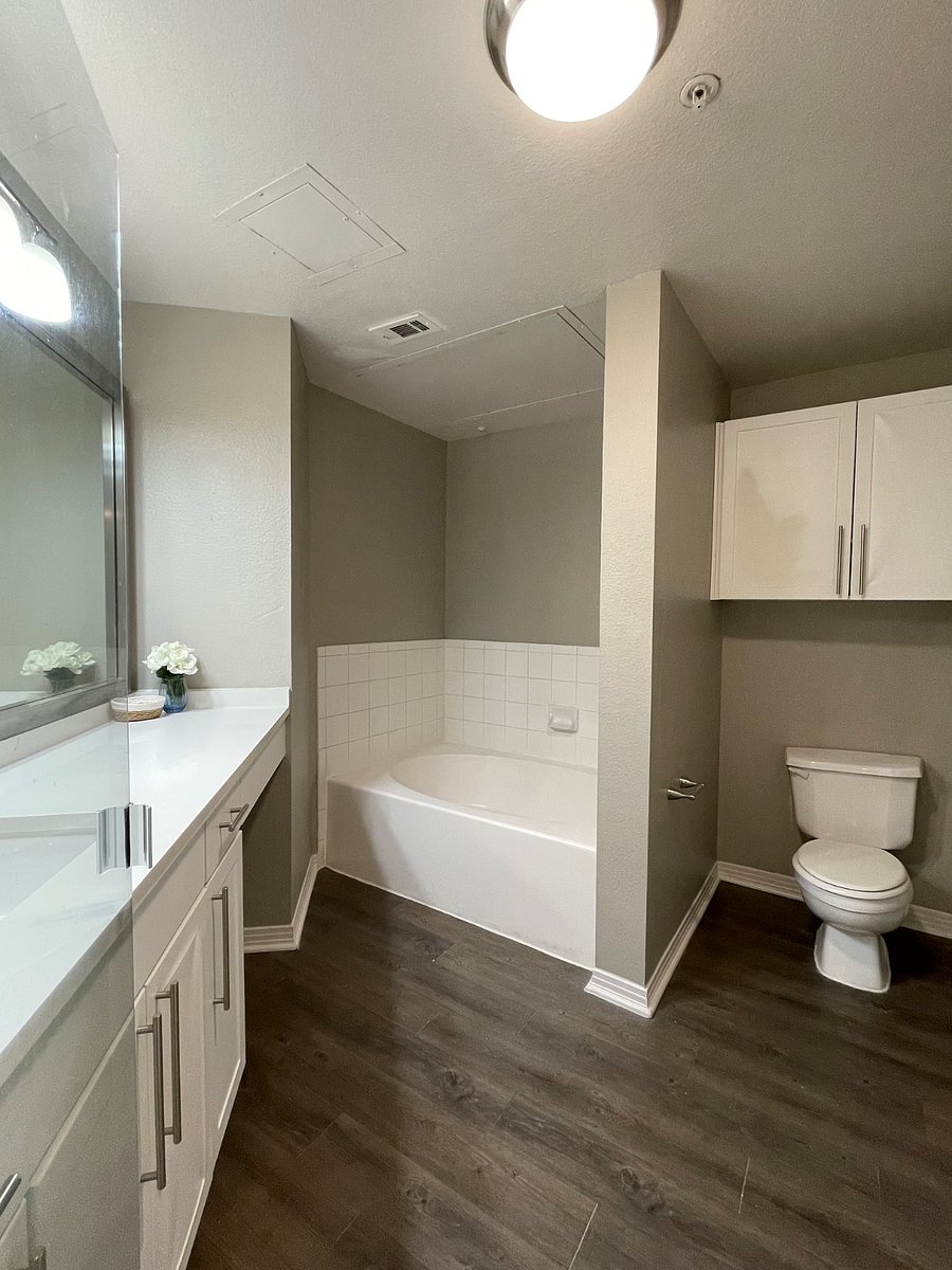 2-Bedroom Unit - Bathroom with Shower & Tub