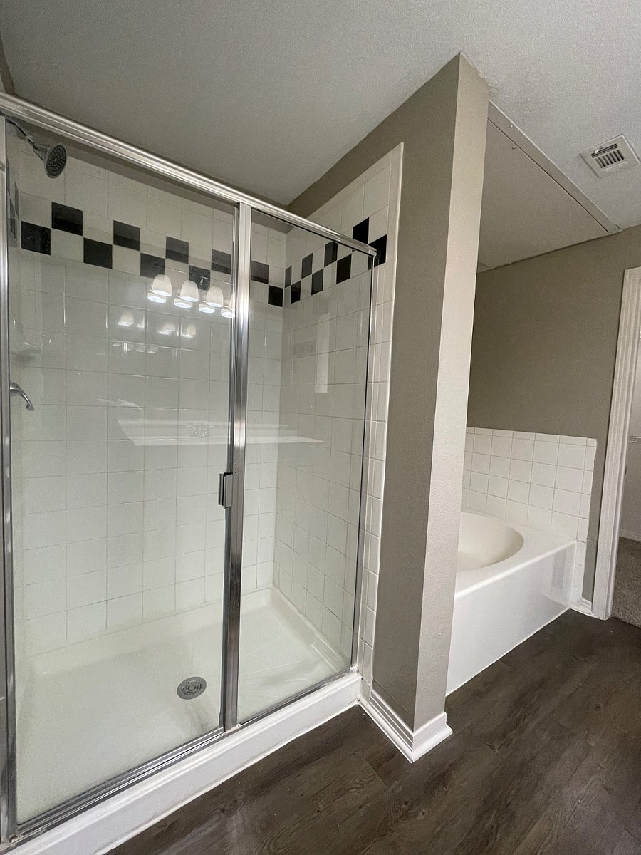 2-Bedroom Unit - Bathroom with Shower & Tub