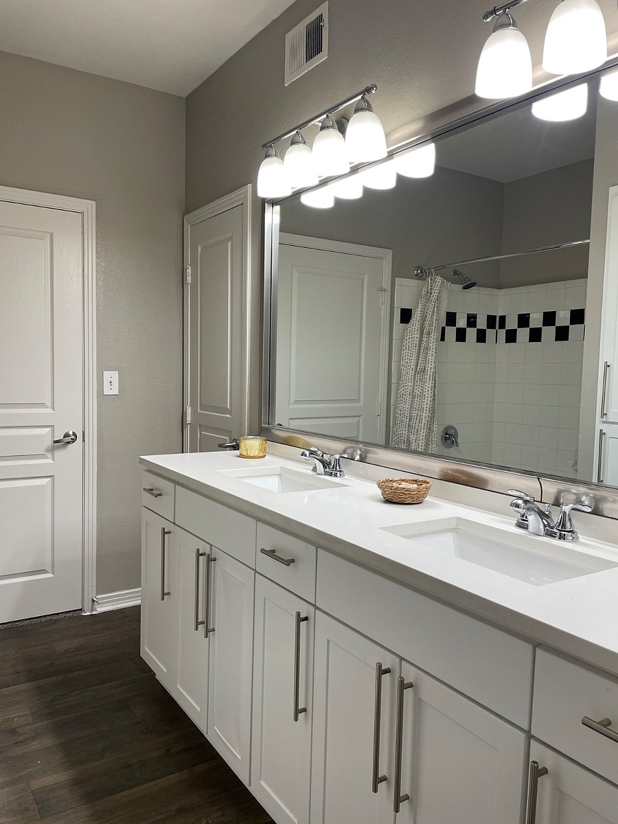 3-Bedroom Unit - Bathroom with Shower & Tub