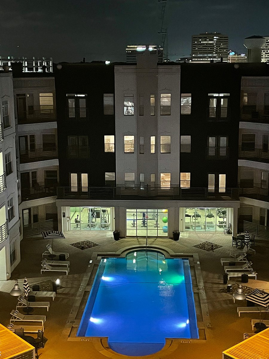 Resort Style Outdoor Pool open until 10pm