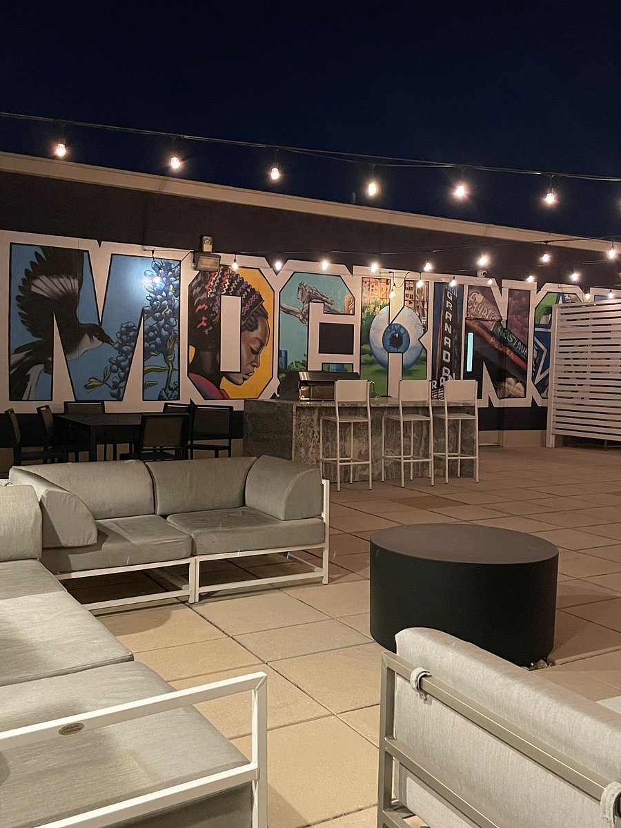Sun Deck & Lounge with Grills