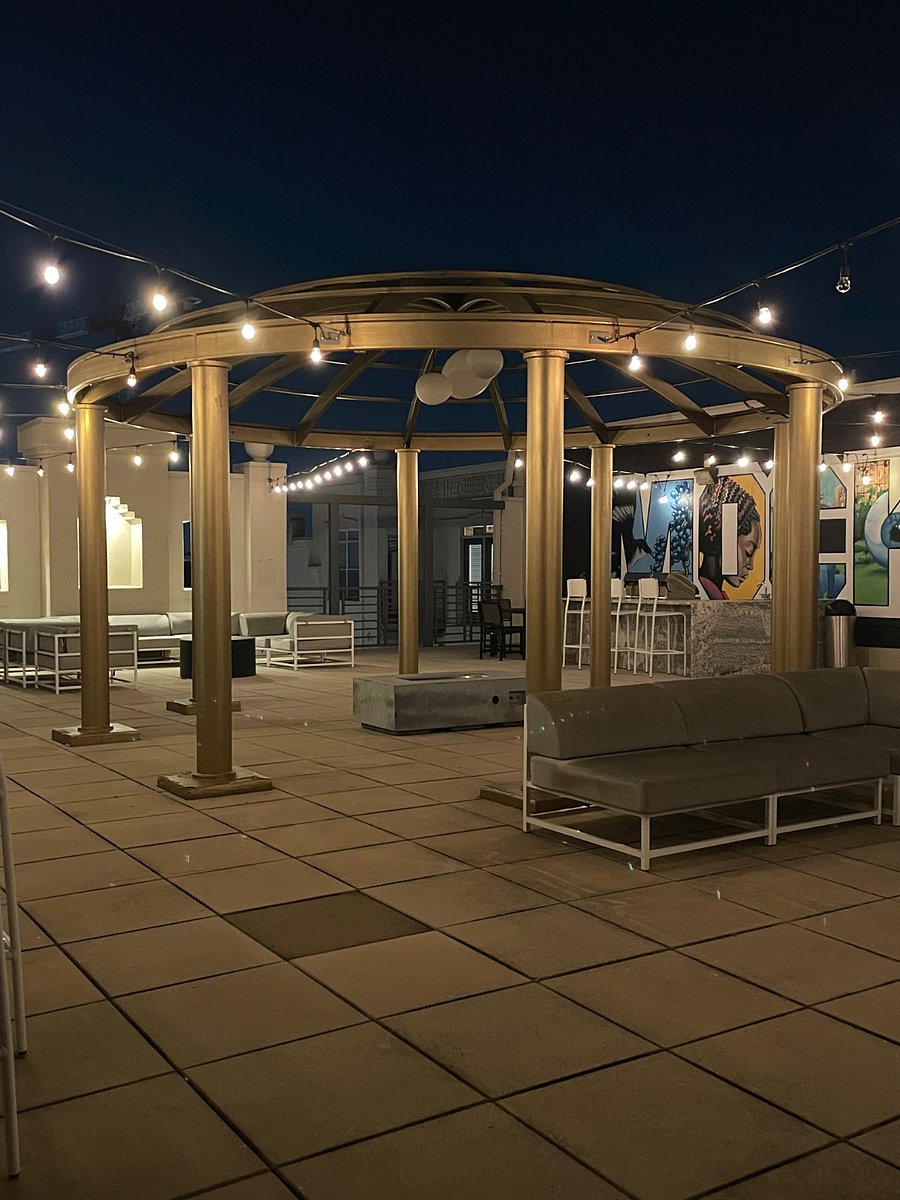 Sun Deck & Lounge