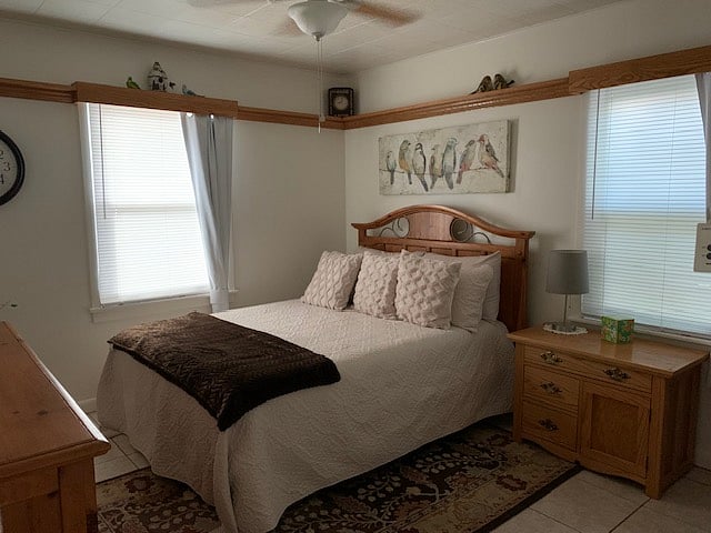 Master bedroom - queen bed