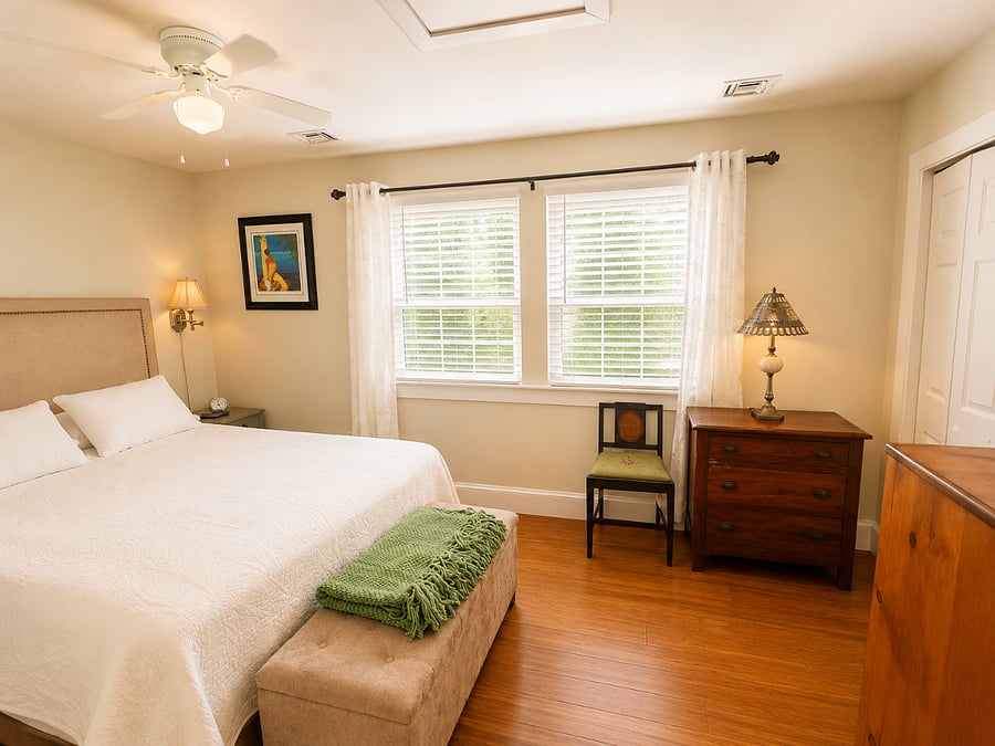Queen bed and lots of natural light.