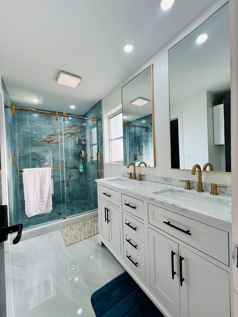 In suite bathroom with double sink & mirrors