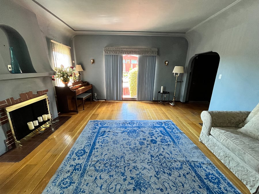 Front door entry to living space.