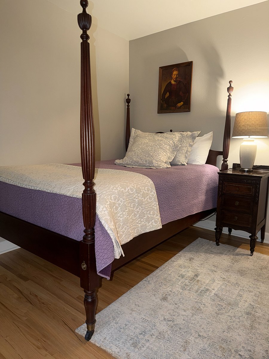 Second Bedroom - Double/Full Bed