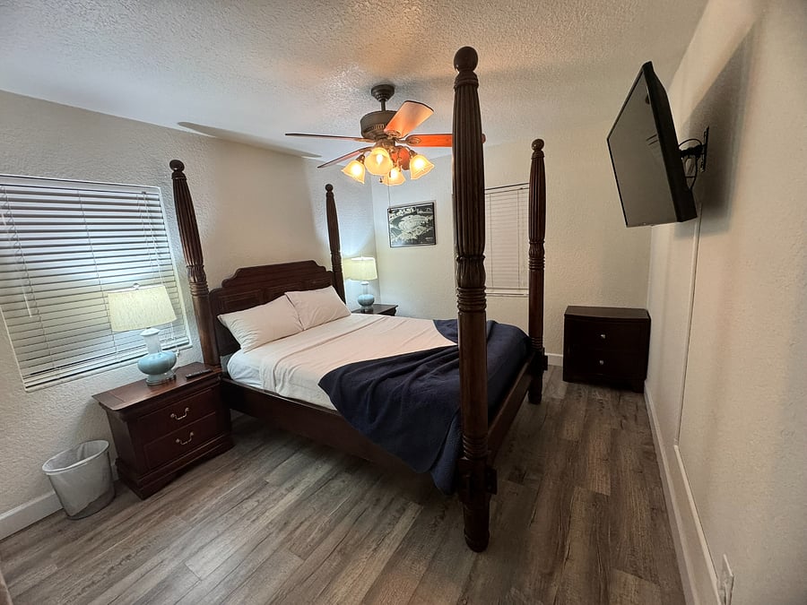 Master Bedroom with Queen Bed