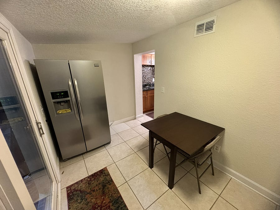 Kitchen eating area