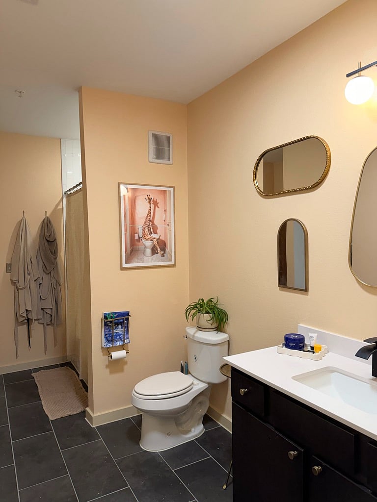 Relaxing ensuite bathroom