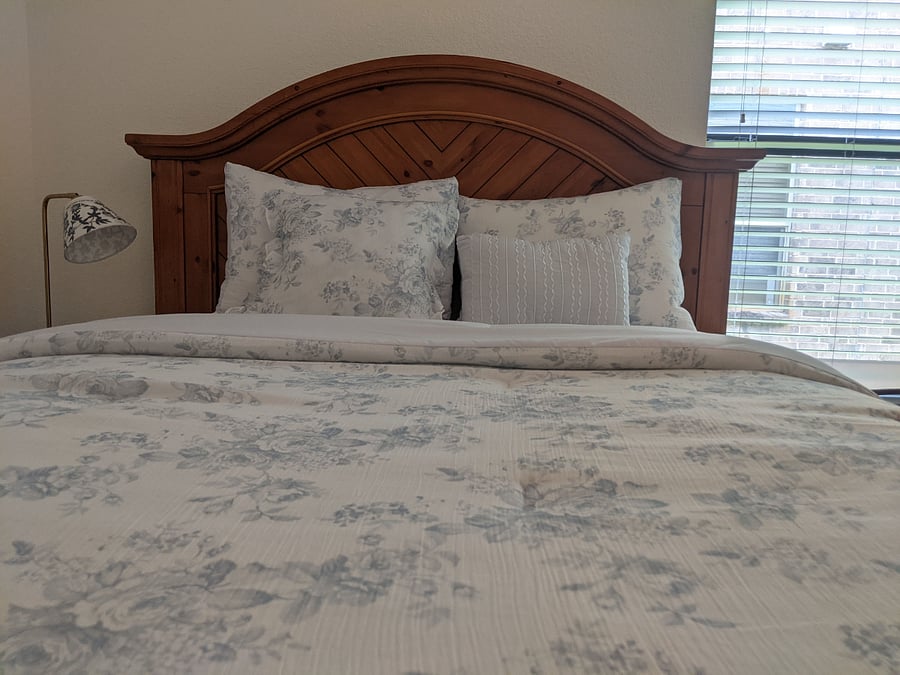 Brand new blankets and pillows. Mattress is protected with the protector all time.