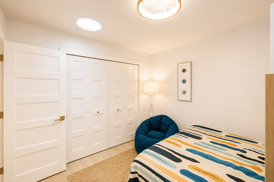 Extra large closet space to store all of your mid to long term needs