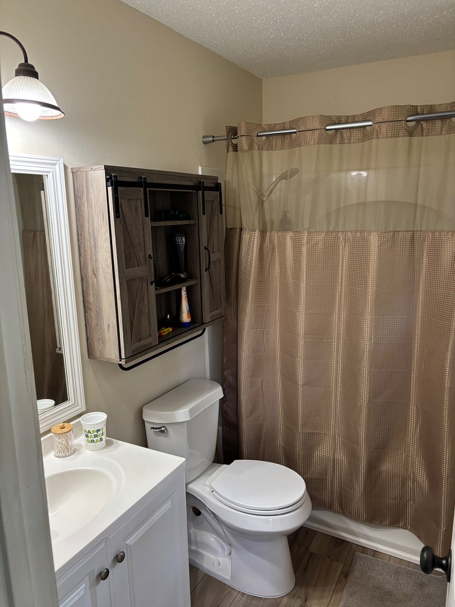 Master bath. Shower/ tub combo.
