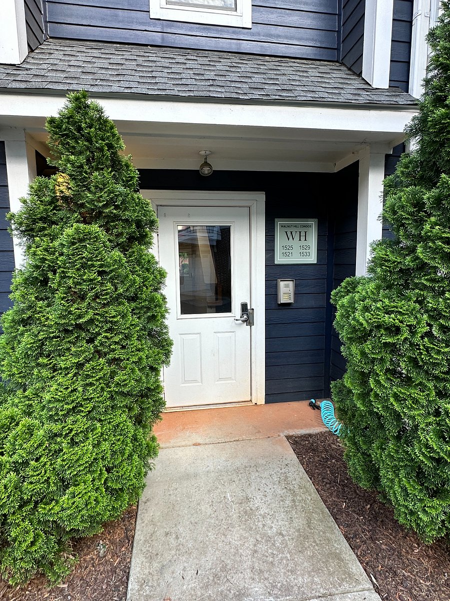 Front entrance (just 3 other units in the condo). Both entrances have a code on the door.