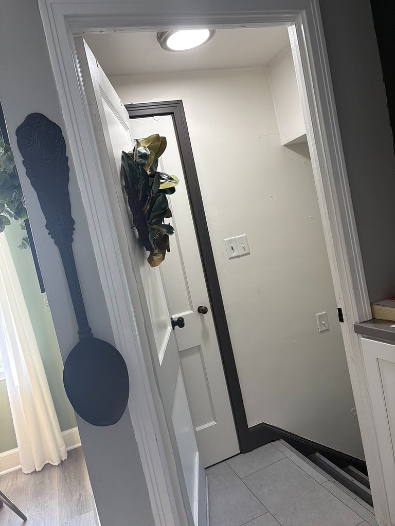 side entry into kitchen