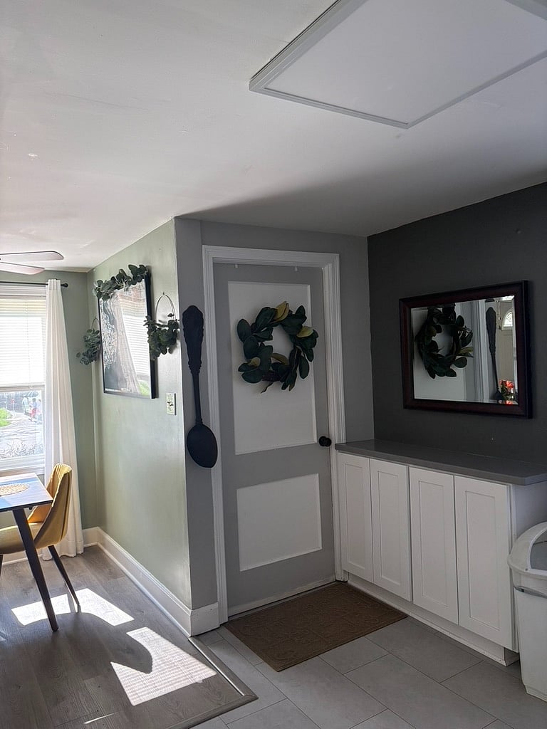 side entry into kitchen