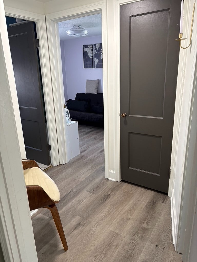 downstairs hallway to bathroom/bedrooms
