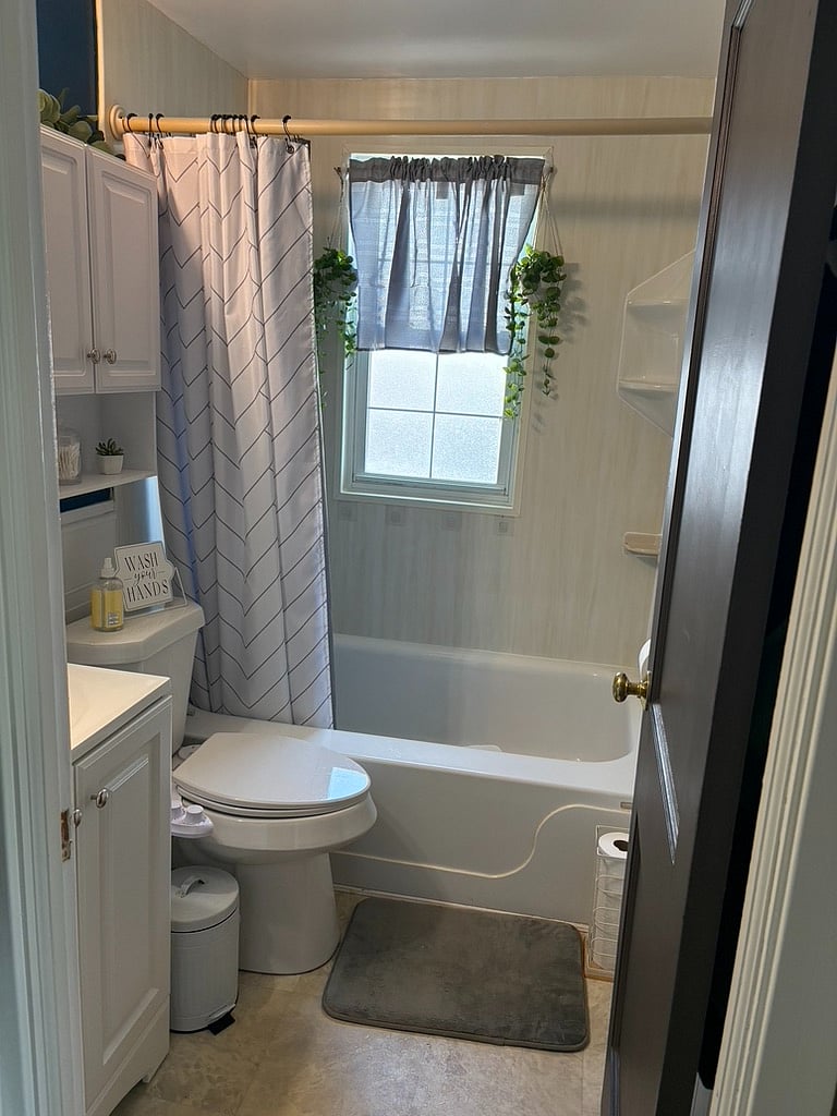 bathroom; toilet with bidet
