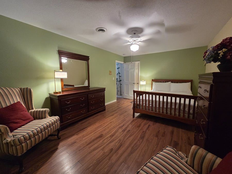 Queen Bedroom 2