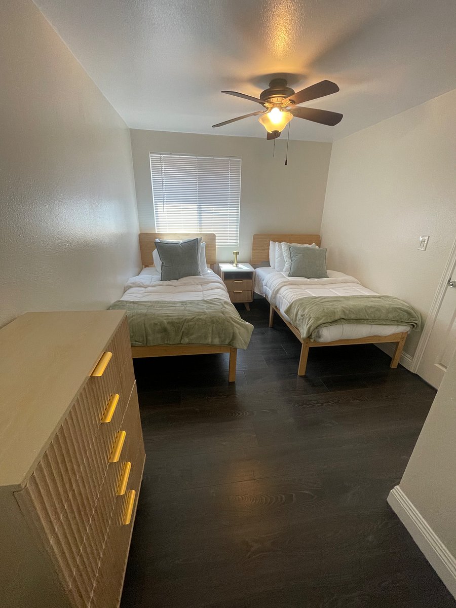 Comfortable and fully furnished bedrooms designed for restful extended stays. The primary bedroom features a queen-size bed with clean hotel-style bedding, while the second bedroom offers two twin beds ideal for friends, coworkers, or family stays. Both rooms include ceiling fans, natural light, and a clean modern feel for a relaxing stay in Los Angeles.