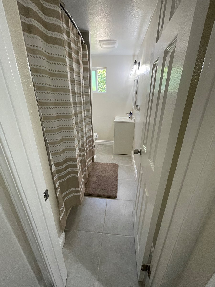 Clean and modern full bathroom featuring updated finishes, fresh towels, and essential amenities for a comfortable extended stay. Bright, functional, and designed to provide a relaxing and convenient experience for guests.