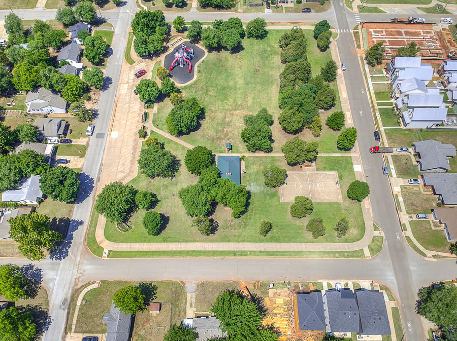 Walking distance to Chitwood park
