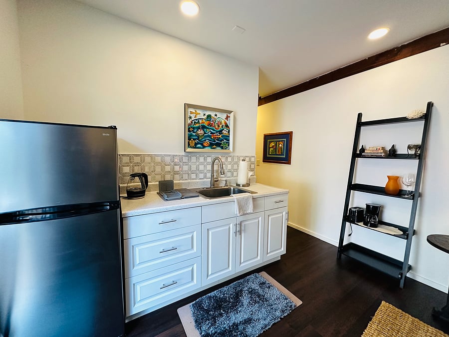 $1650 Indialantic Beach Studio private entrance, private bathroom
