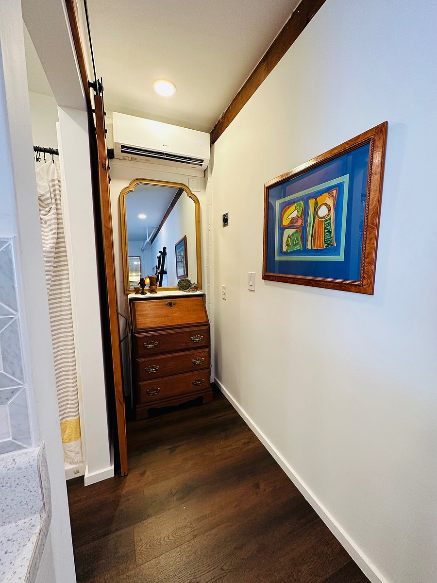 $1650 Indialantic Beach Studio private entrance, private bathroom