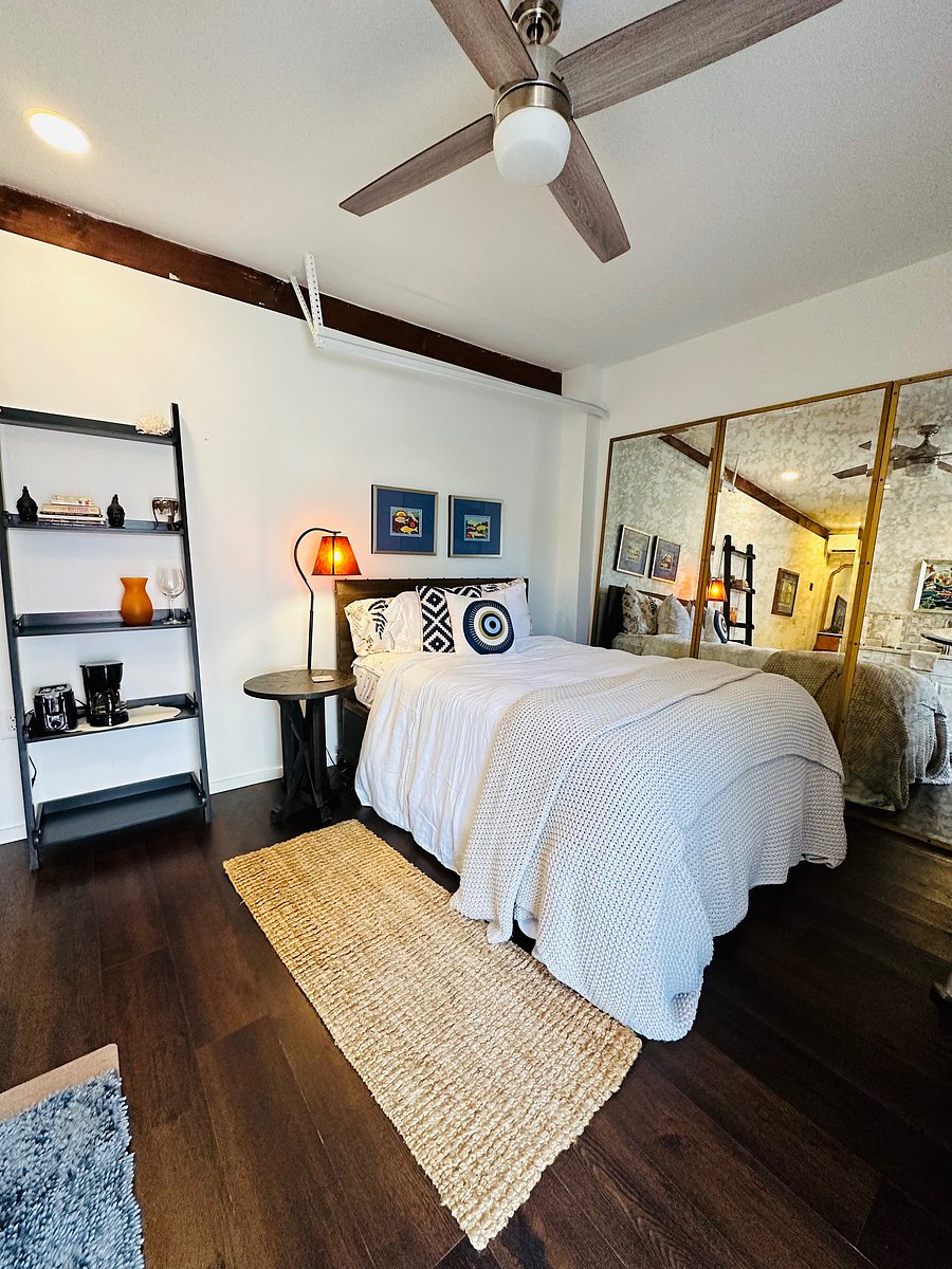 $1650 Indialantic Beach Studio private entrance, private bathroom