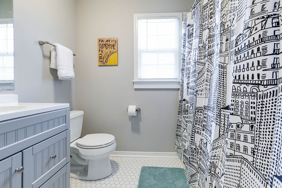 Full bathroom with tub/shower
