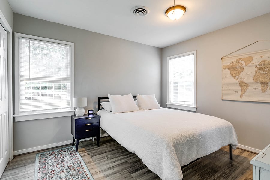 Bedroom tow with queen bed and roku tv