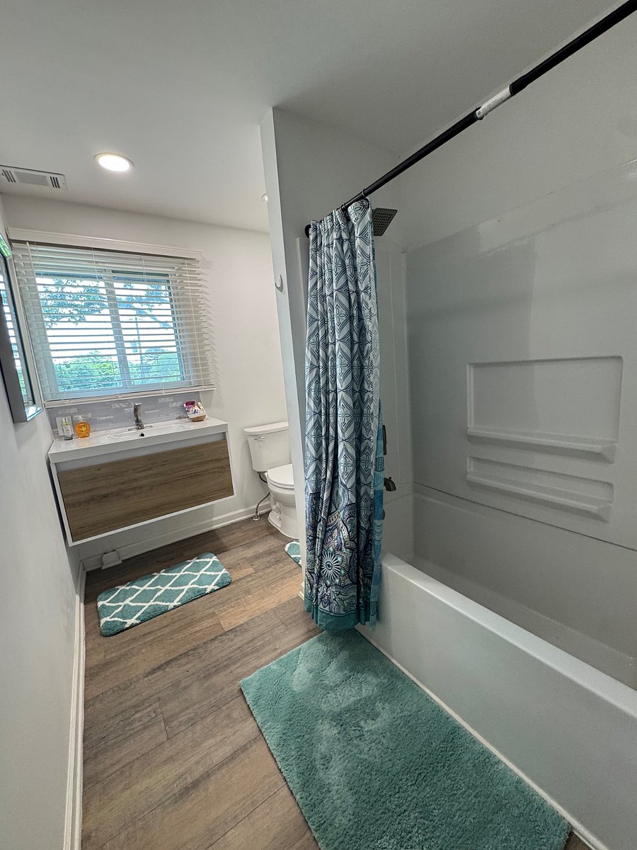 Standard Bathroom 