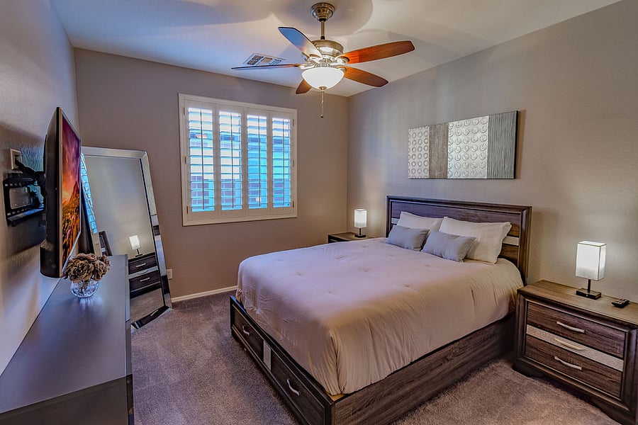 Queen Bedroom - downstairs