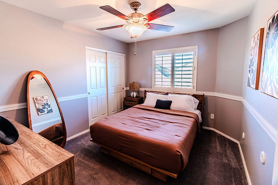 Queen Bedroom - Upstairs