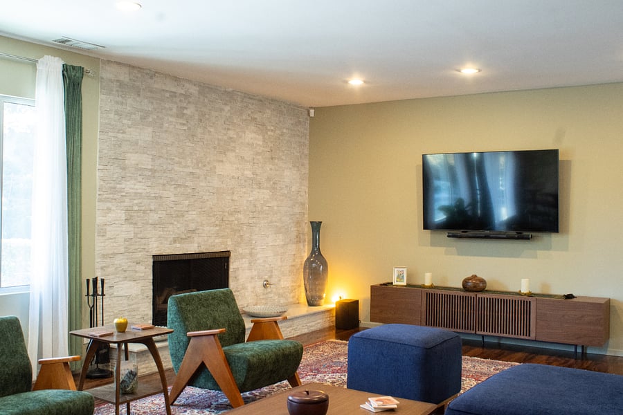 Living room can seat 6-8 people.