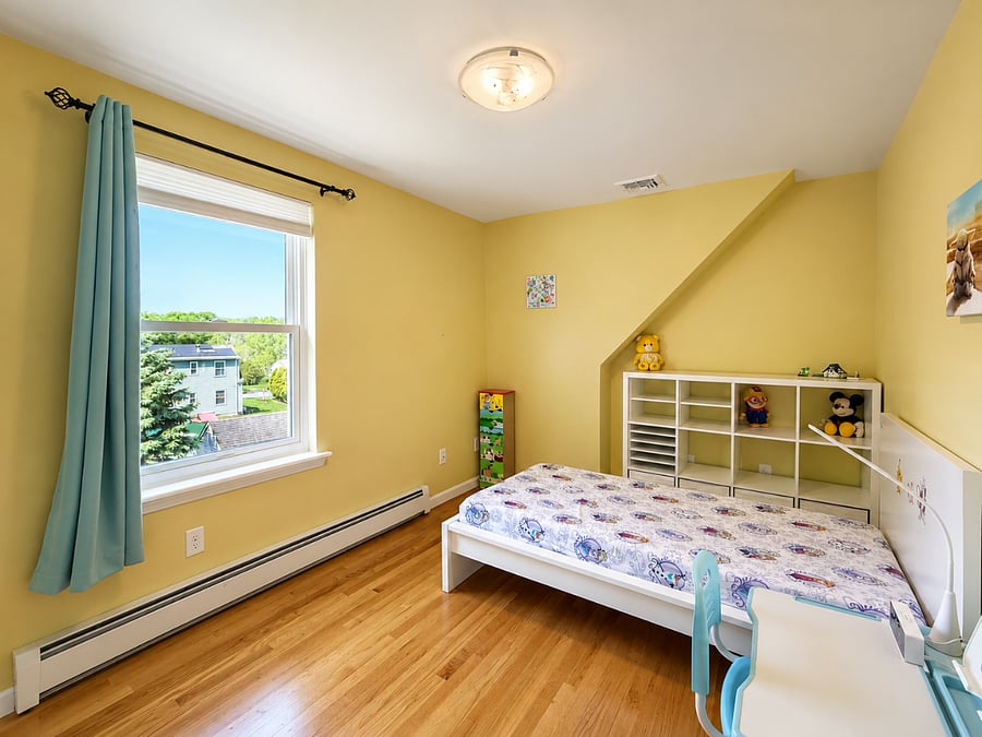 Room 4 (Upstairs)