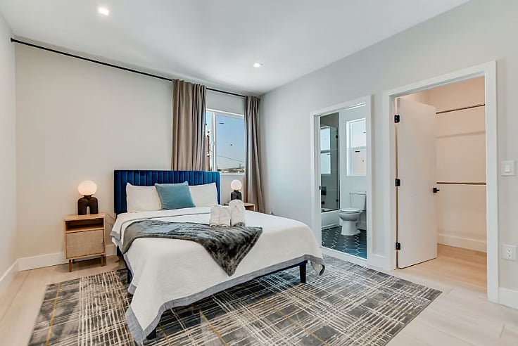 A4 bedroom with private bath- Comfortable furnished bedroom with modern finishes, natural lighting, and a quiet, spacious layout ideal for relaxing stays.