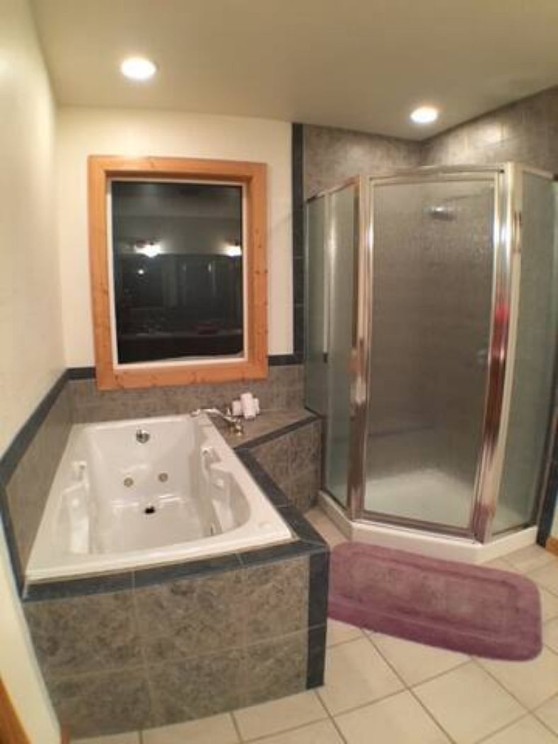 Bedroom 3, en-suite bathroom.